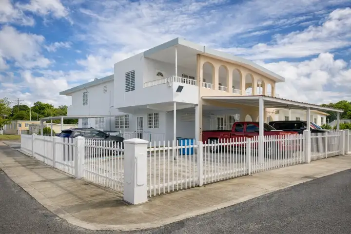 Exterior view of Alfonso/Muniz Apartments